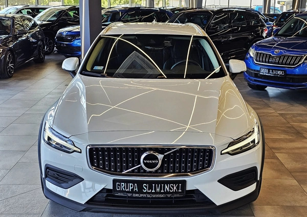Volvo V60 Cross Country cena 105900 przebieg: 136000, rok produkcji 2019 z Ostrołęka małe 667